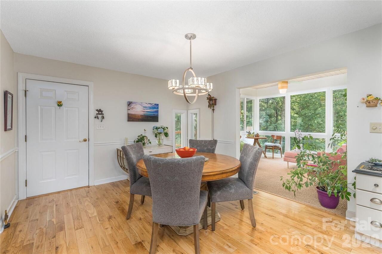 Listing Photo 11