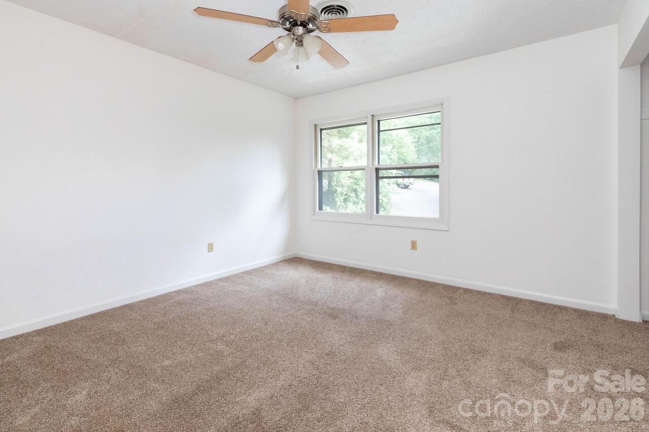 Listing Photo 9