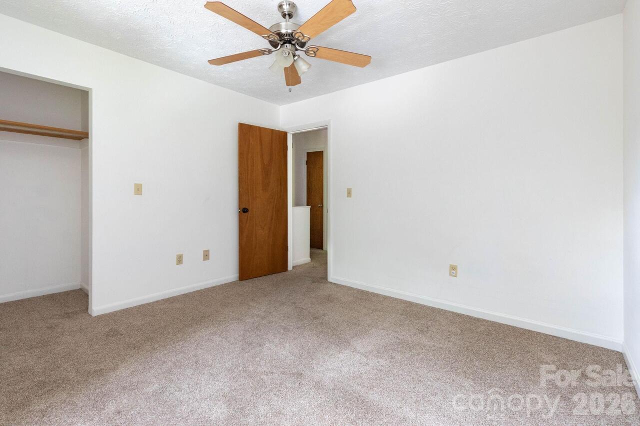 Listing Photo 10