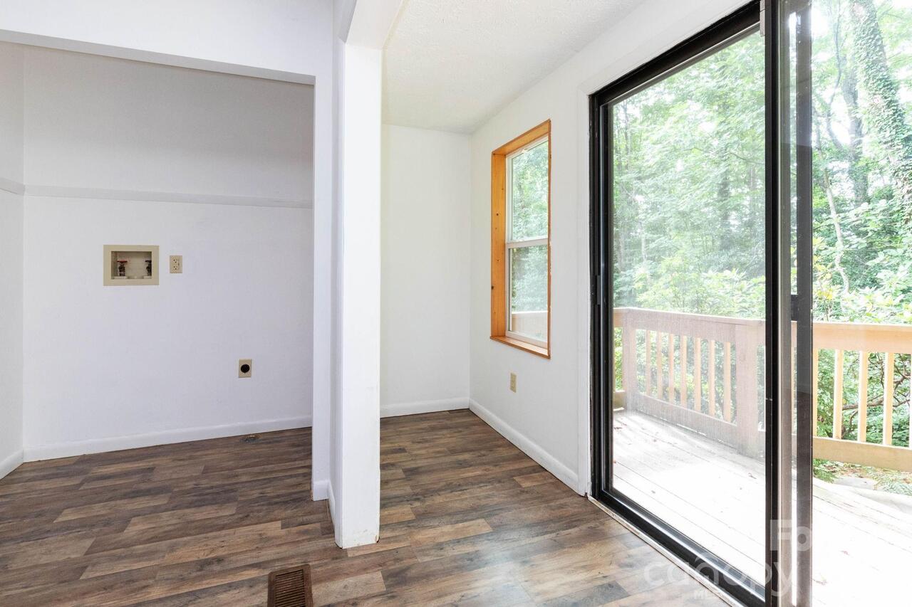 Listing Photo 11