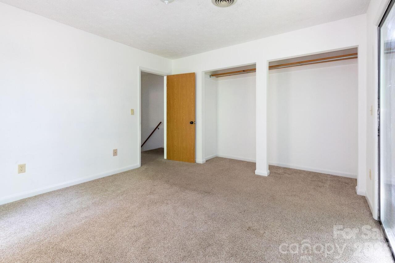 Listing Photo 12