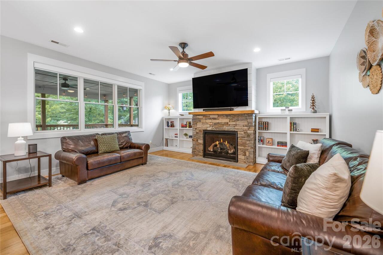 Listing Photo 10