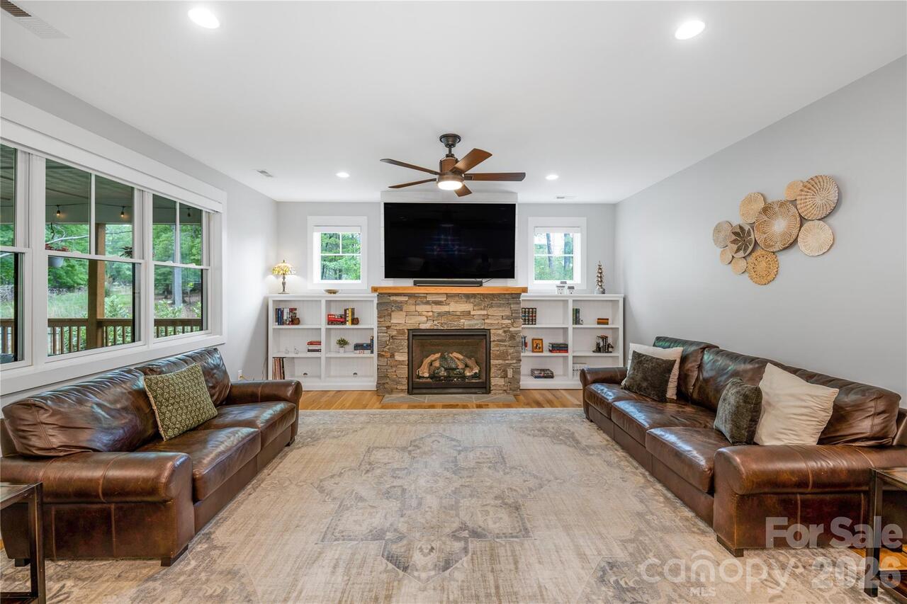 Listing Photo 11