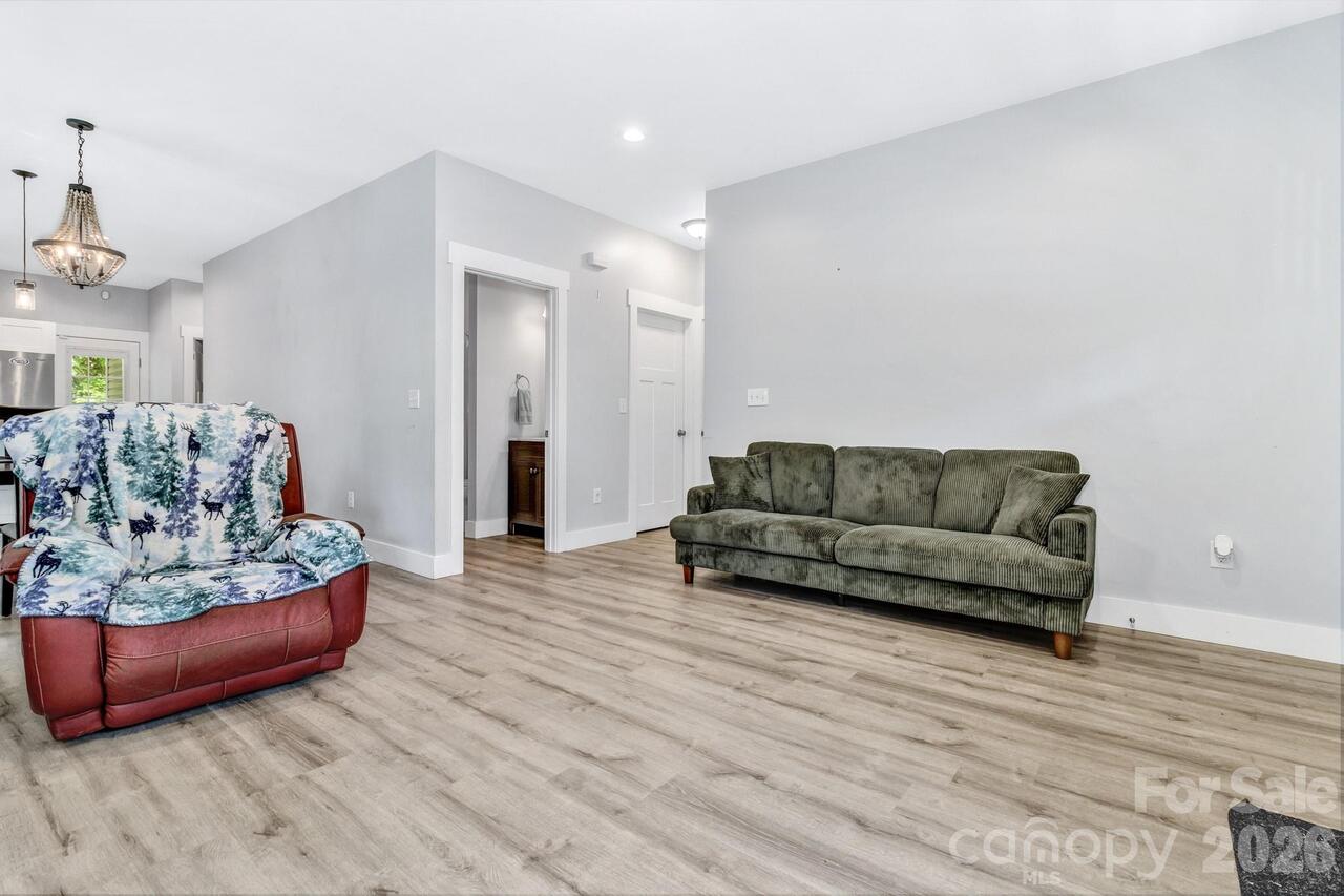 Listing Photo 8