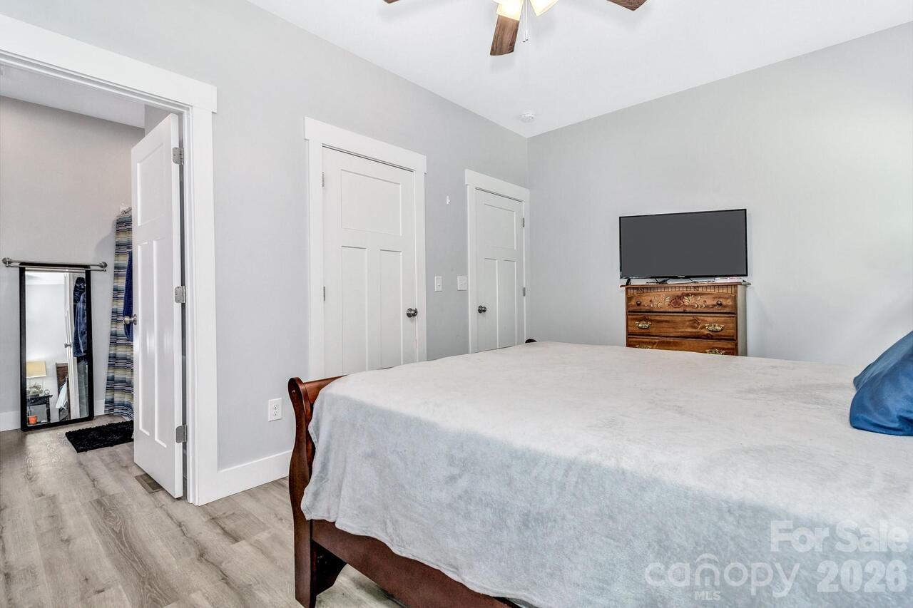Listing Photo 16