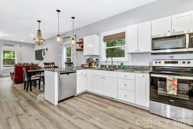 Listing Photo 11