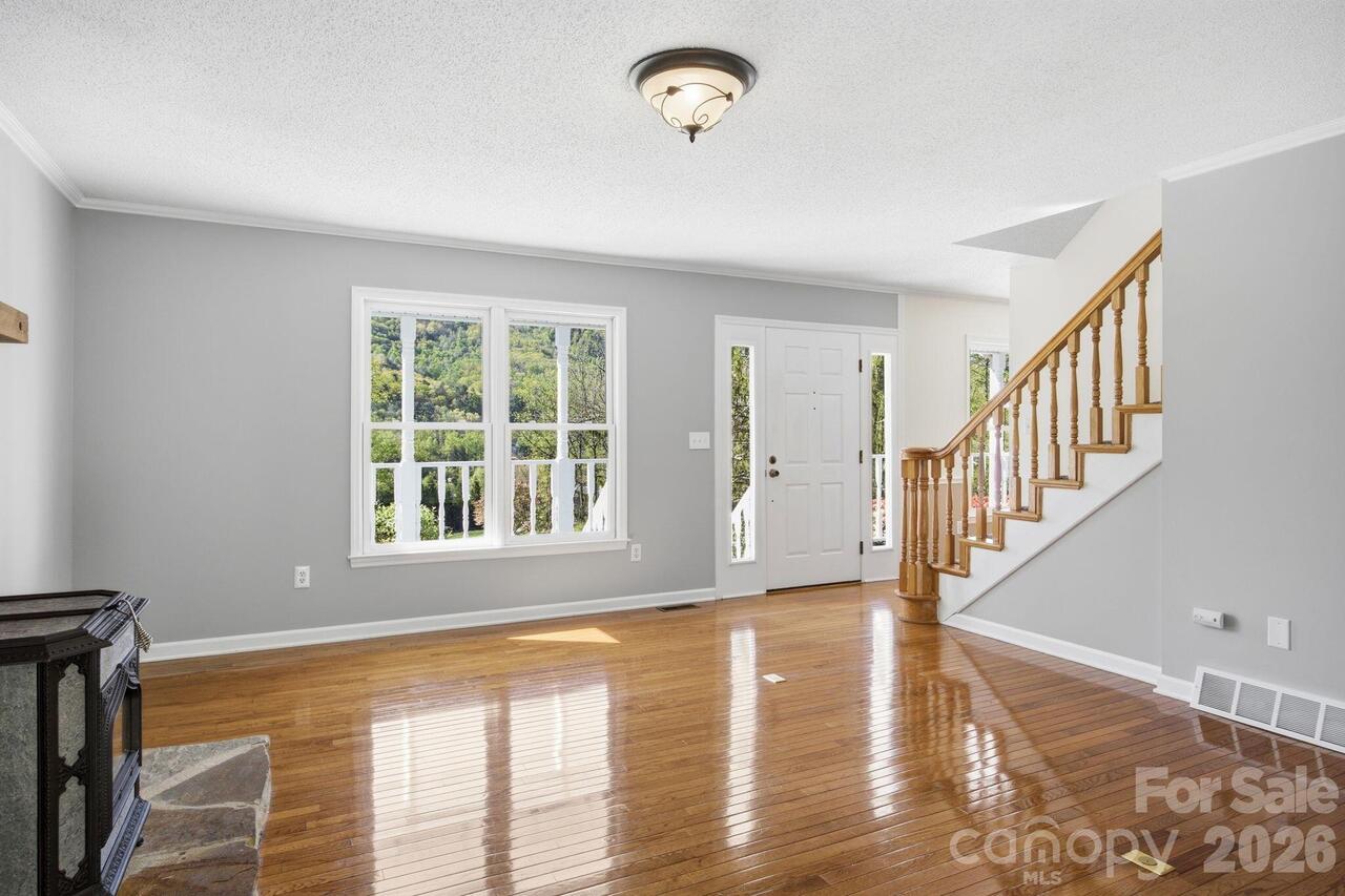 Listing Photo 14