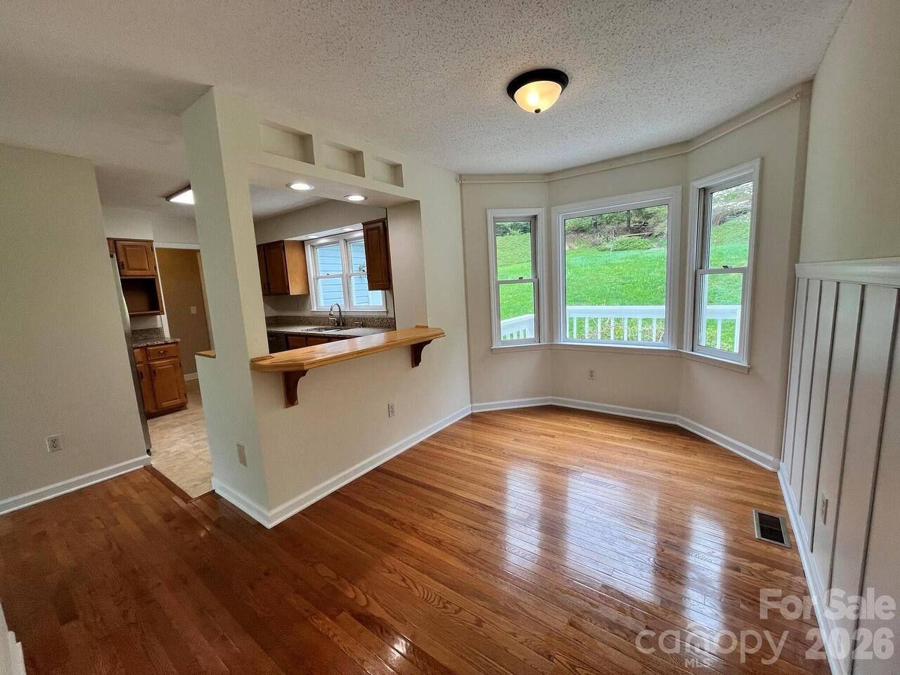 Listing Photo 28