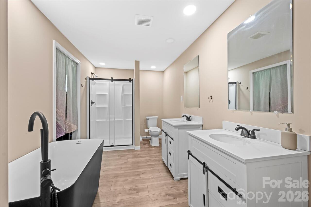 Listing Photo 10