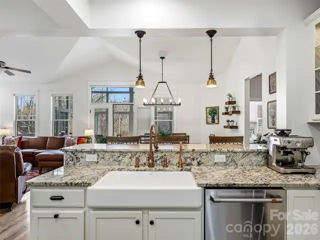 Listing Photo 8