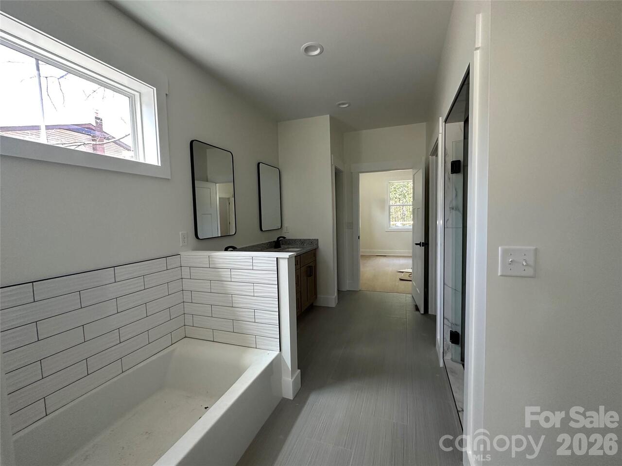 Listing Photo 11