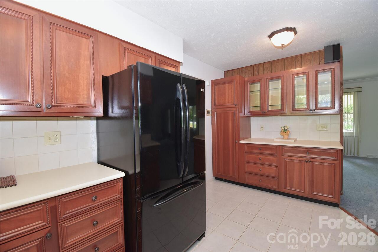 Listing Photo 12