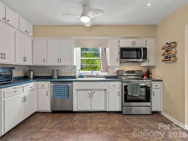 Listing Photo 9