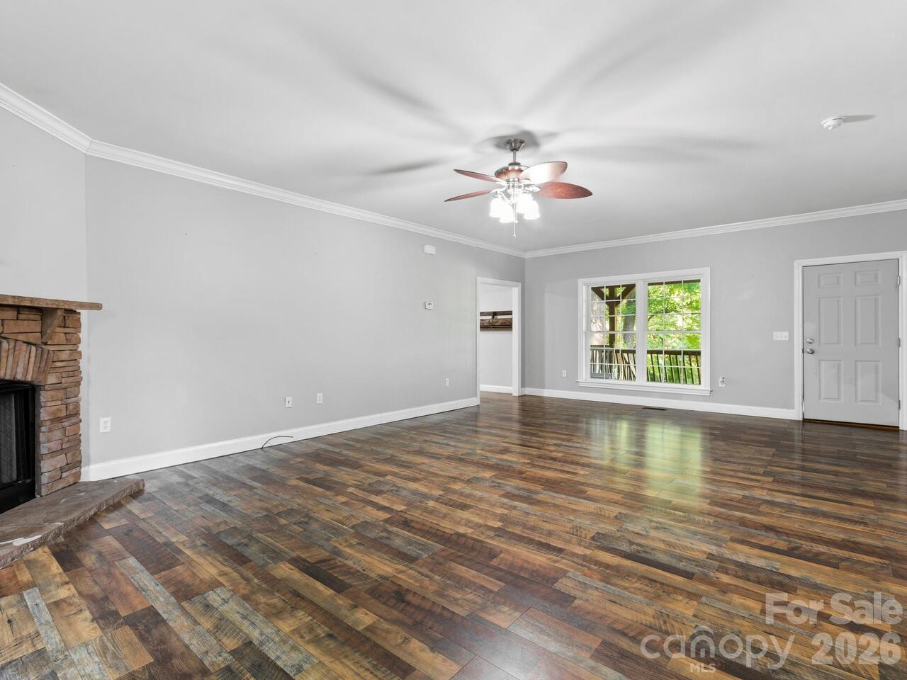 Listing Photo 10