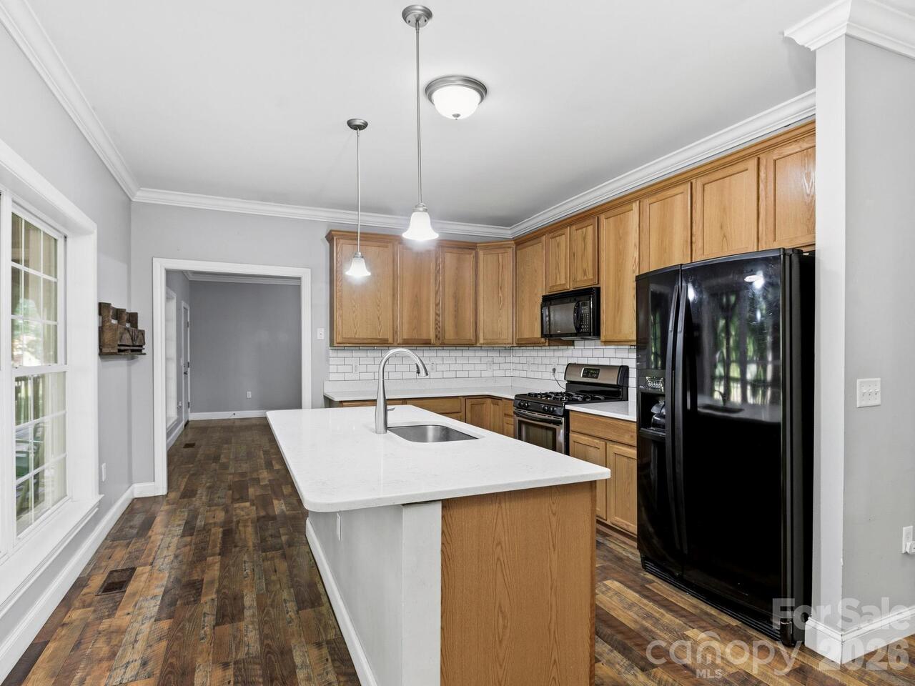 Listing Photo 12