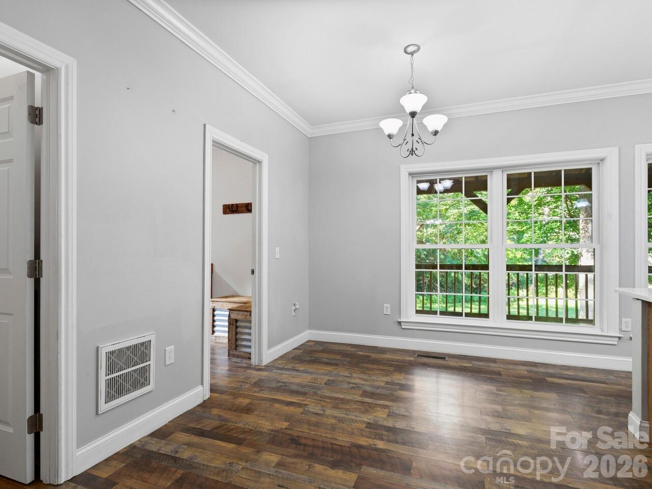 Listing Photo 14