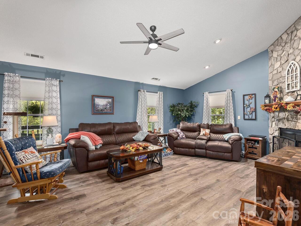 Listing Photo 6