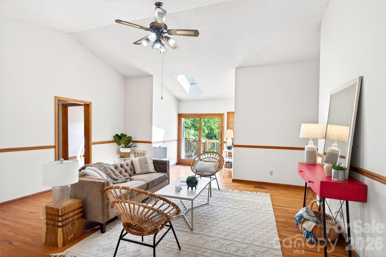 Listing Photo 8