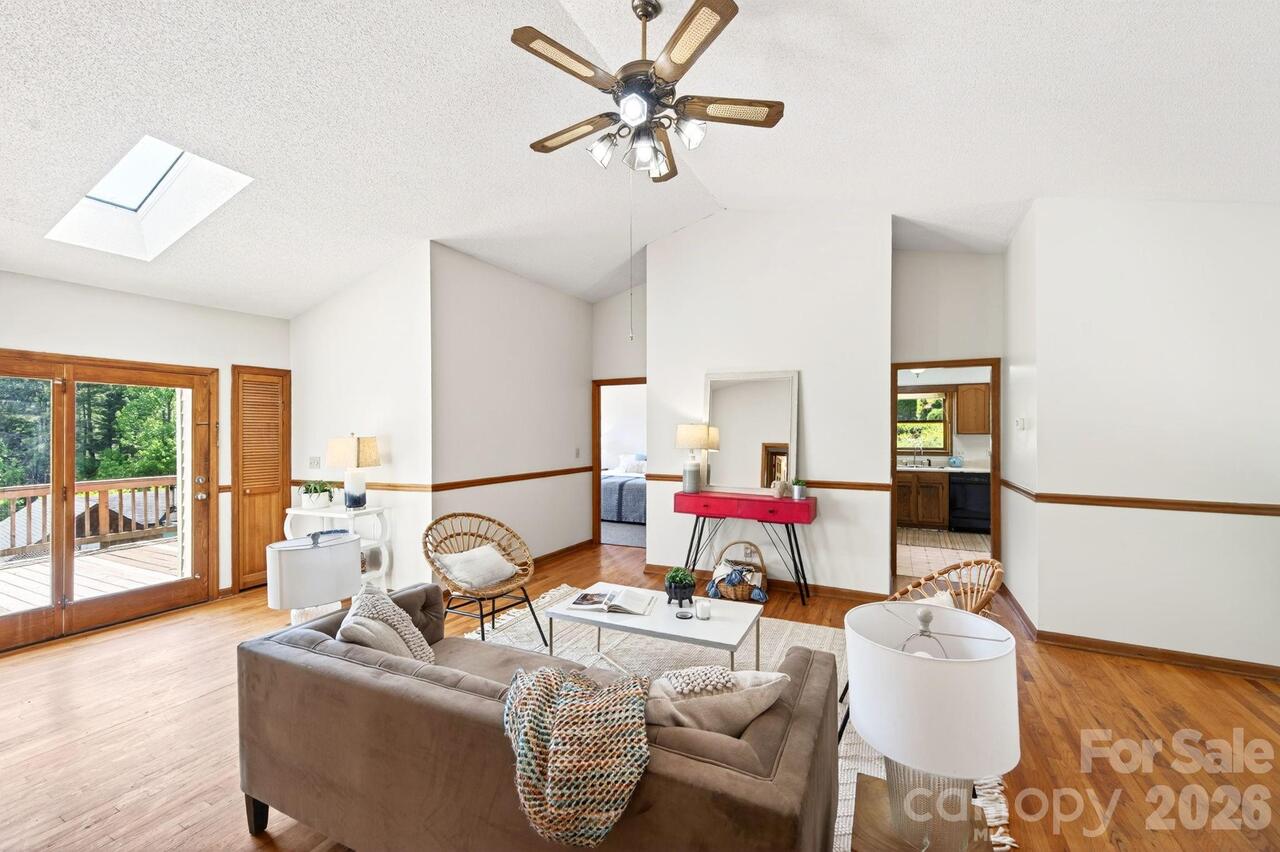 Listing Photo 10