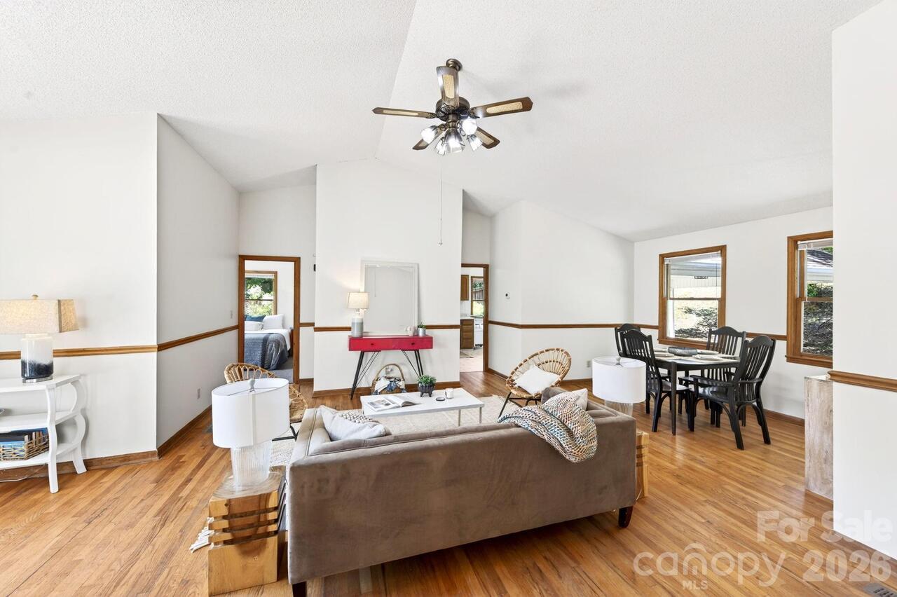 Listing Photo 11