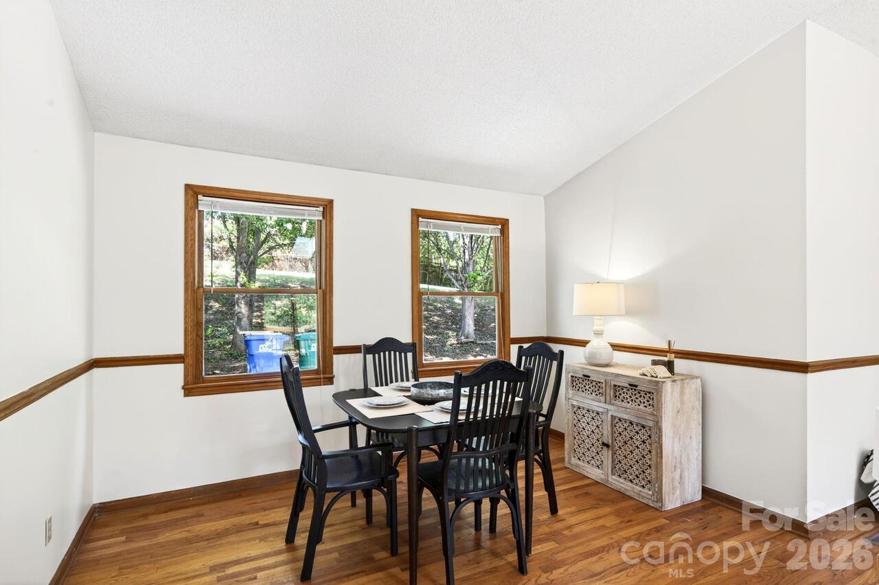 Listing Photo 12