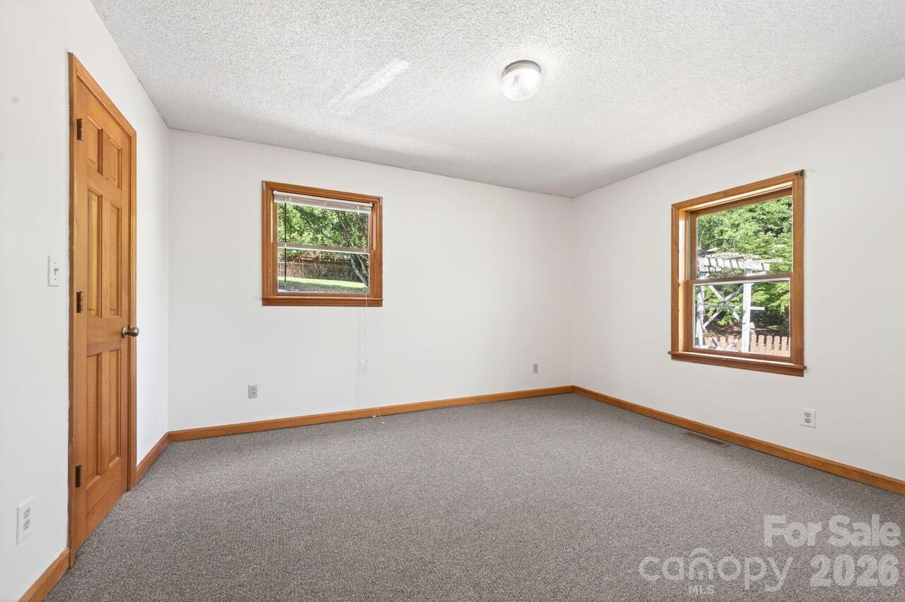 Listing Photo 17