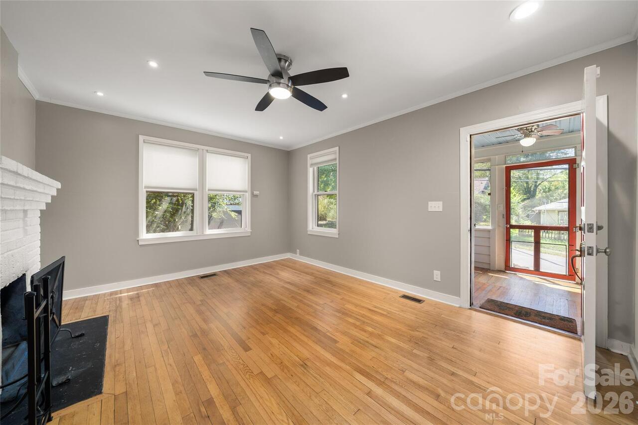 Listing Photo 10