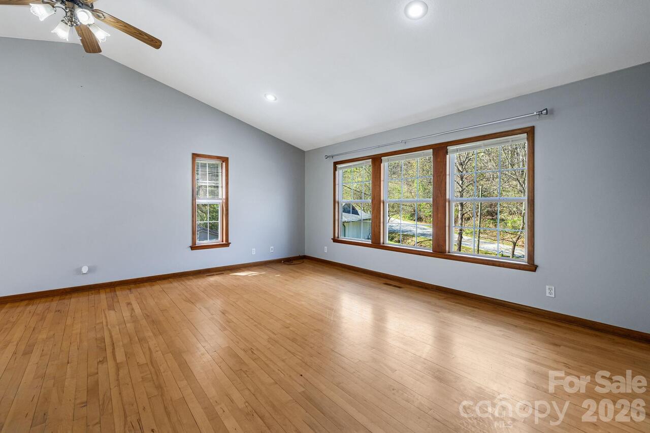 Listing Photo 8