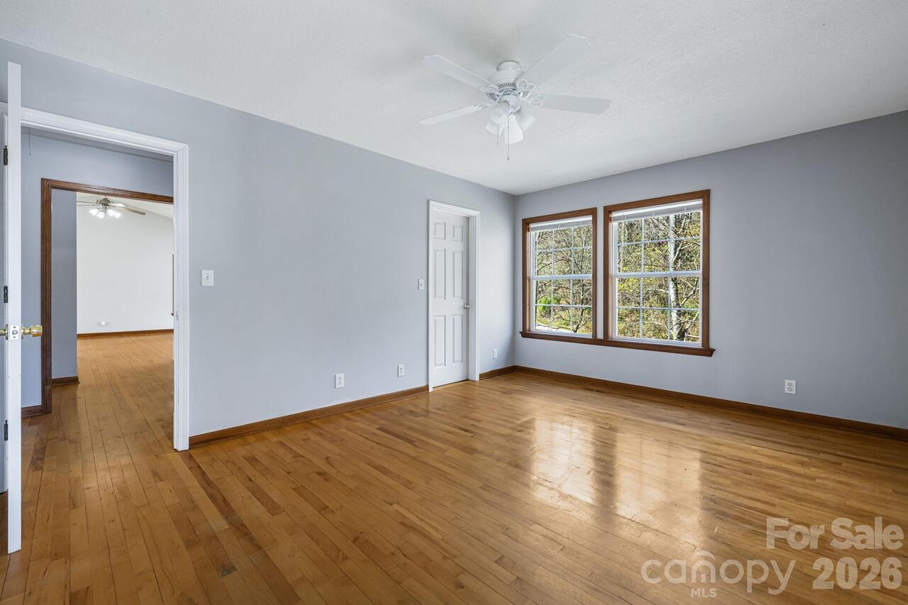 Listing Photo 11