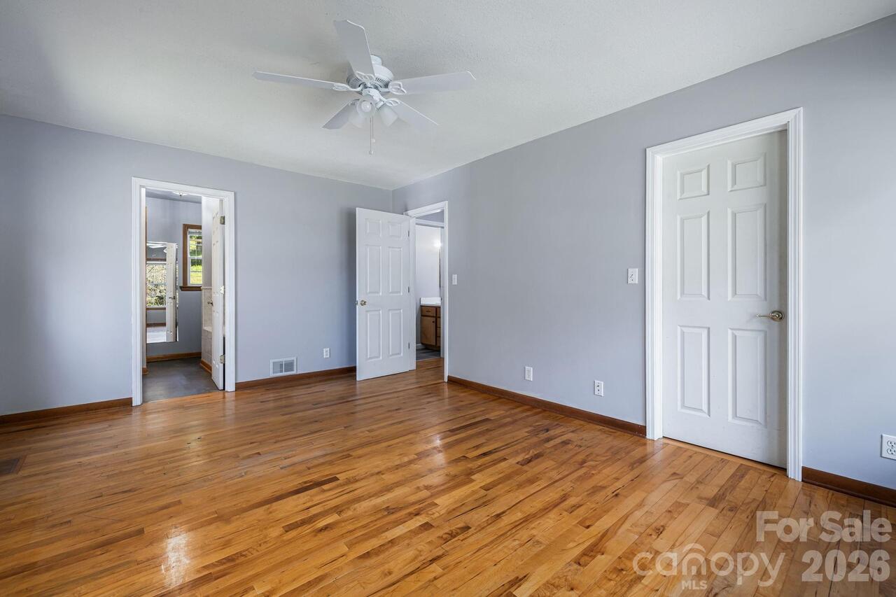 Listing Photo 12