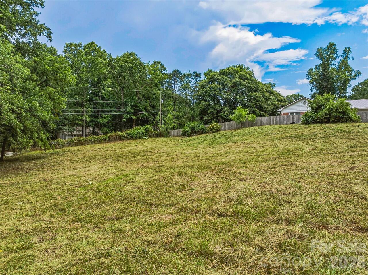 Listing Photo 11