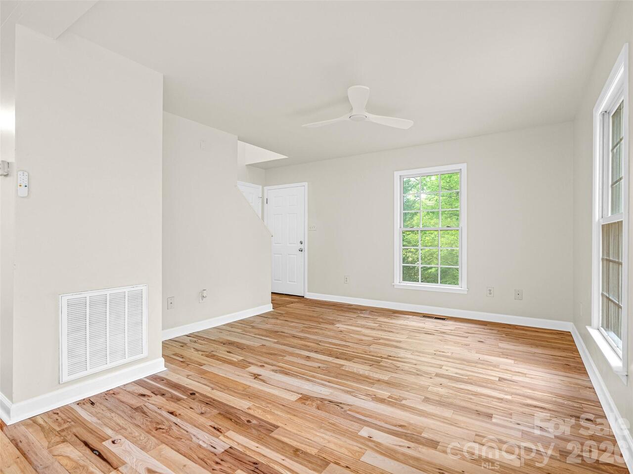 Listing Photo 11