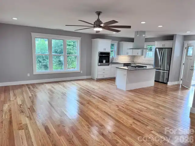 Listing Photo 8