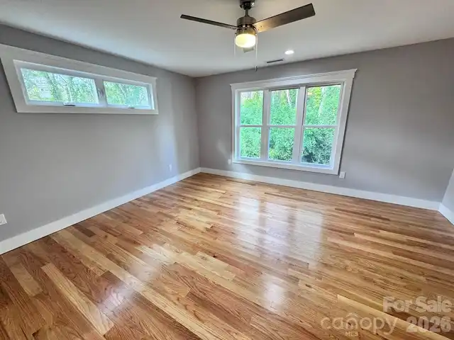 Listing Photo 12