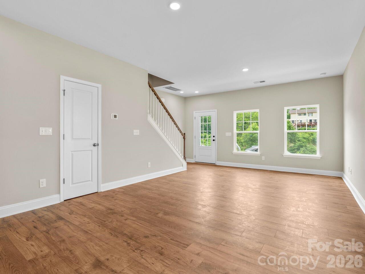 Listing Photo 11