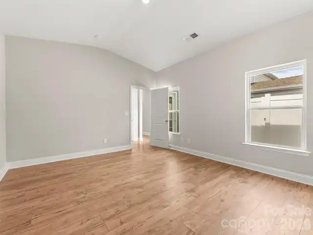Listing Photo 9
