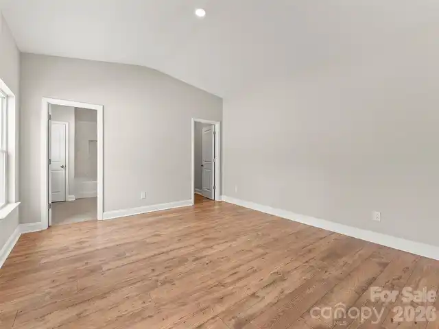 Listing Photo 11