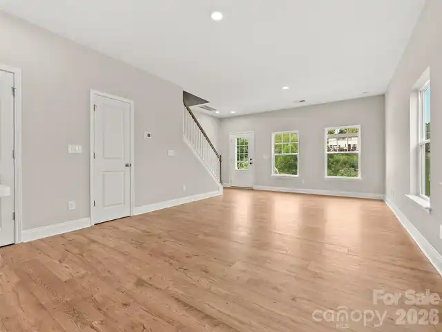 Listing Photo 15