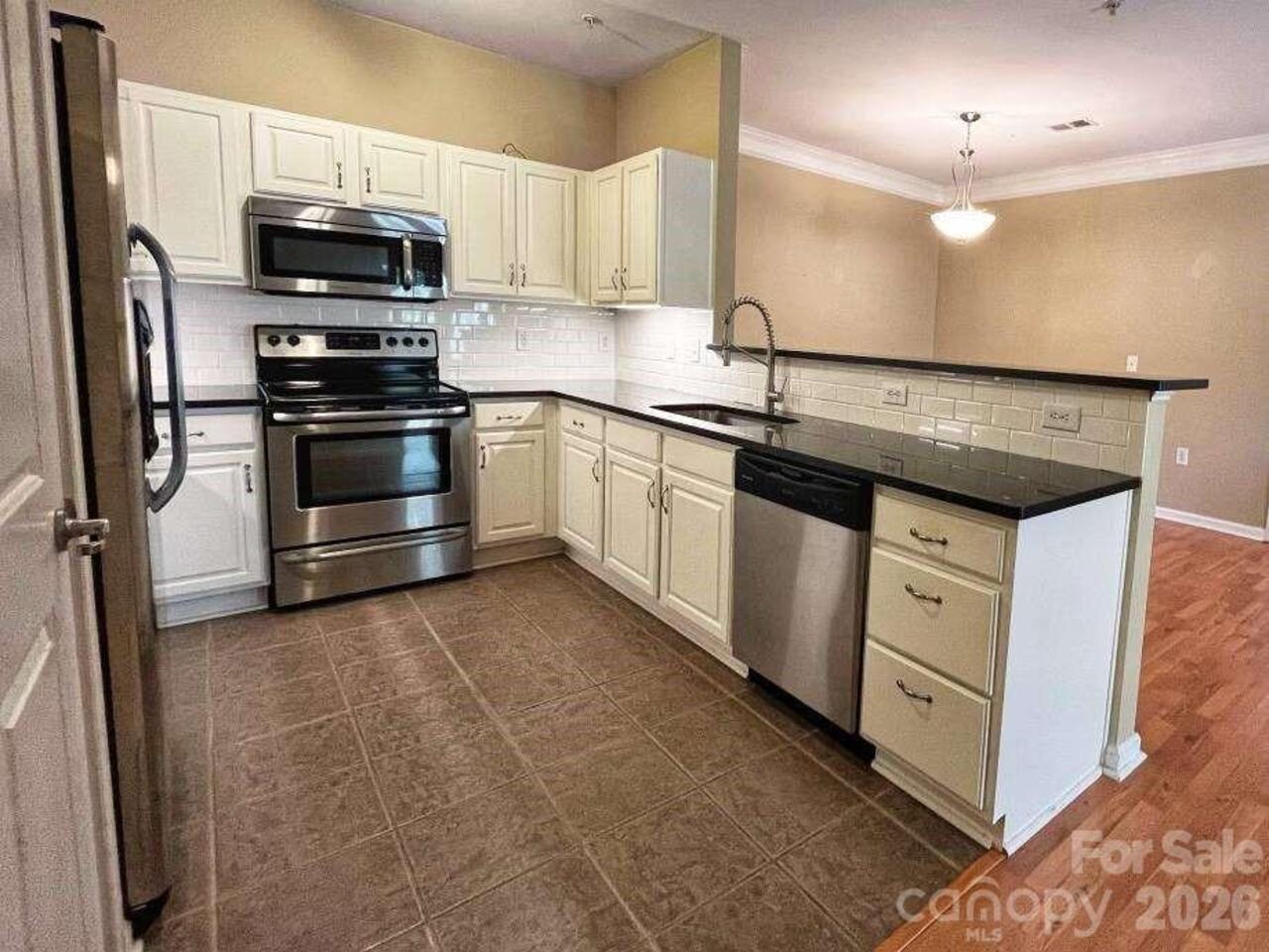 Listing Photo 8