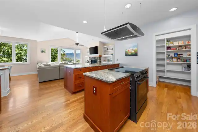 Listing Photo 12
