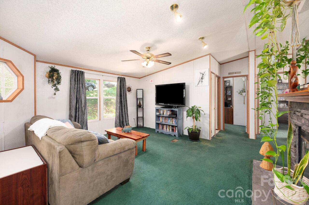Listing Photo 11