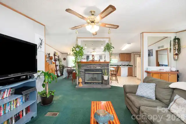 Listing Photo 12