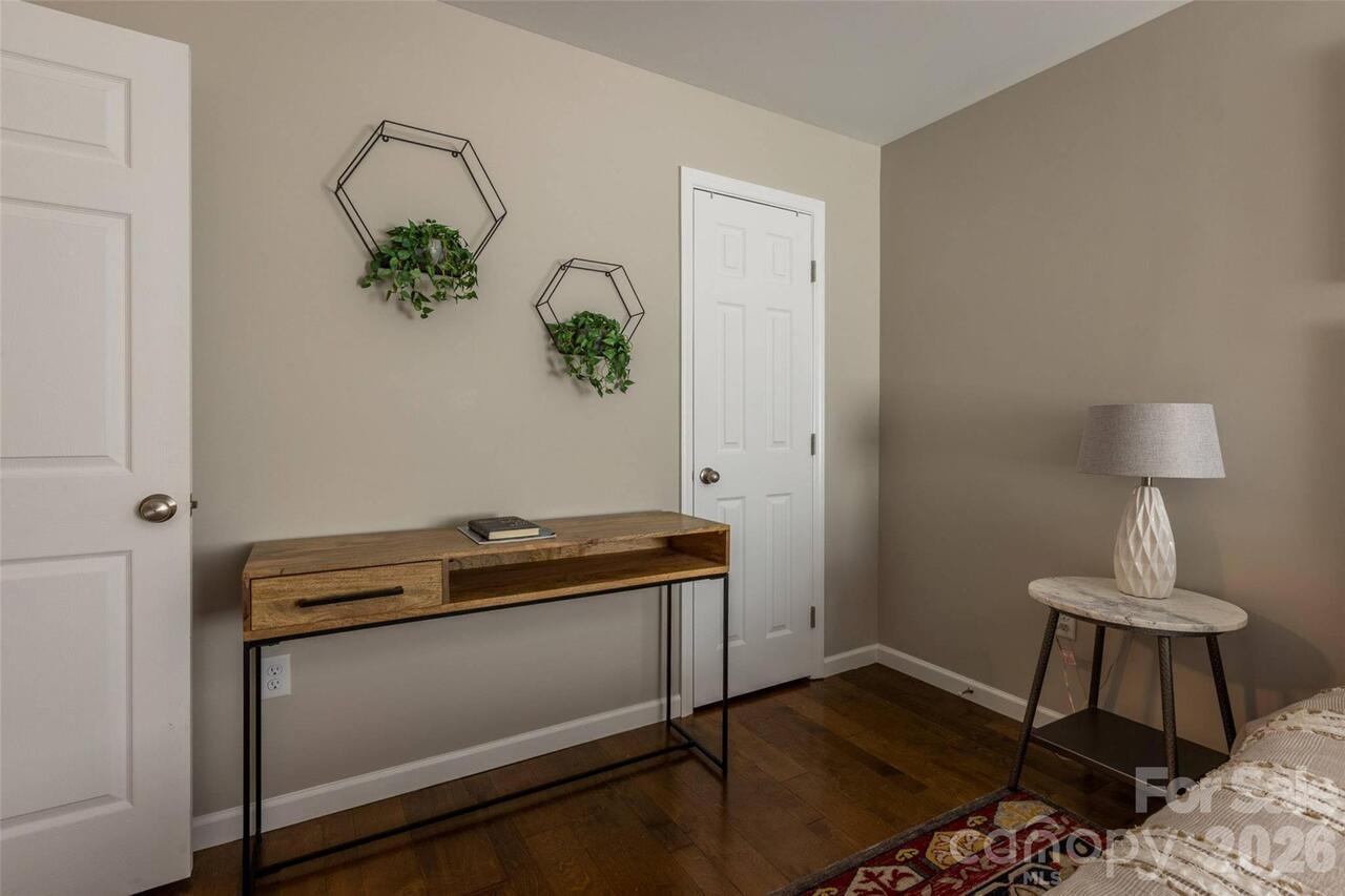 Listing Photo 18