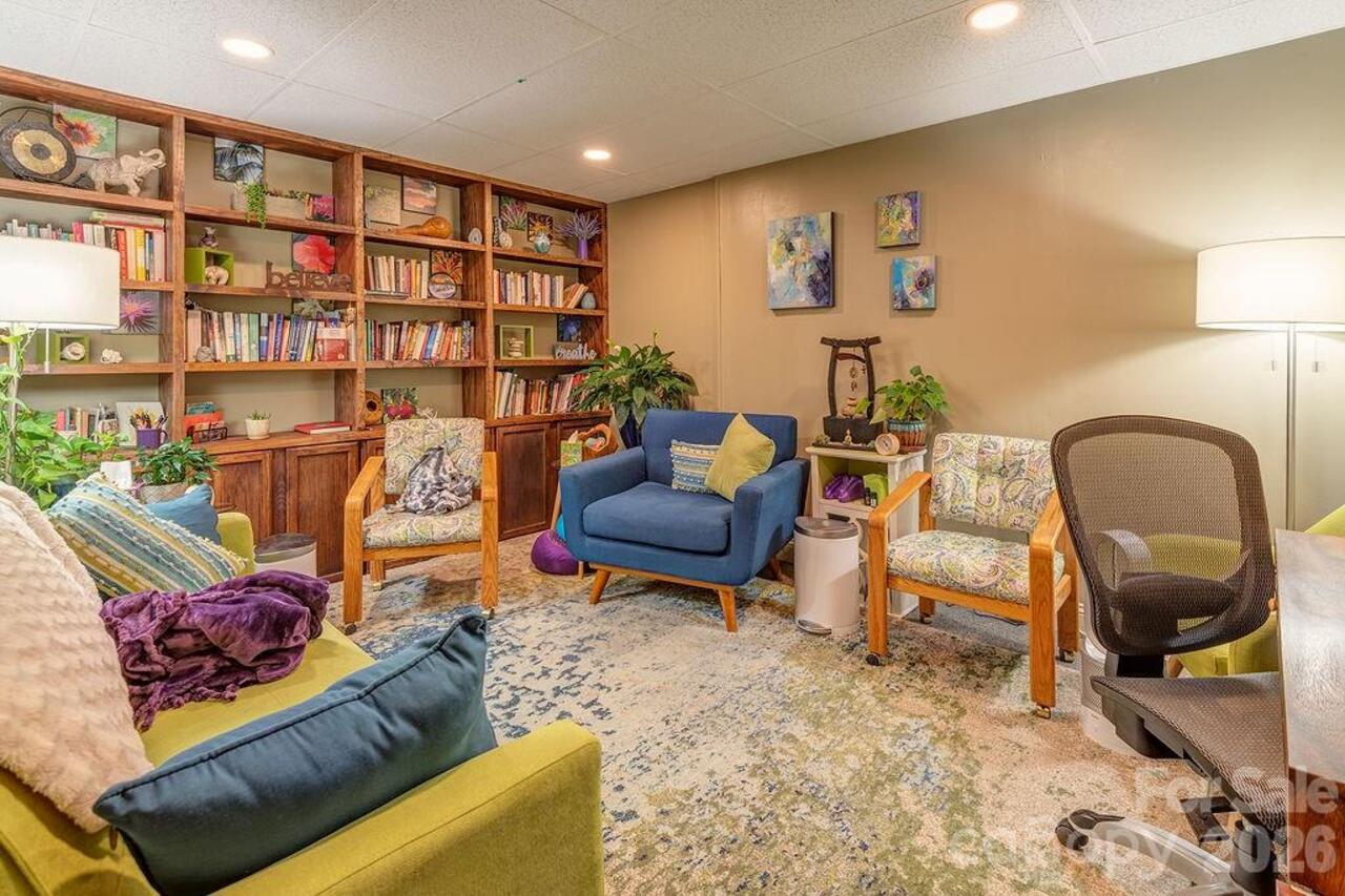 Listing Photo 18