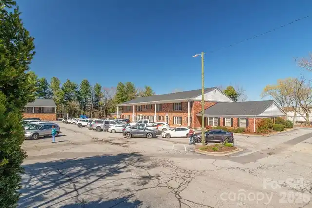 Listing Photo 11