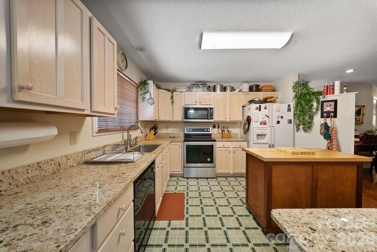 Listing Photo 10