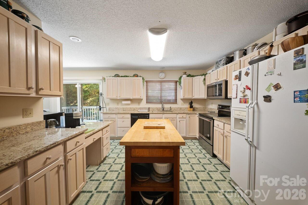 Listing Photo 11