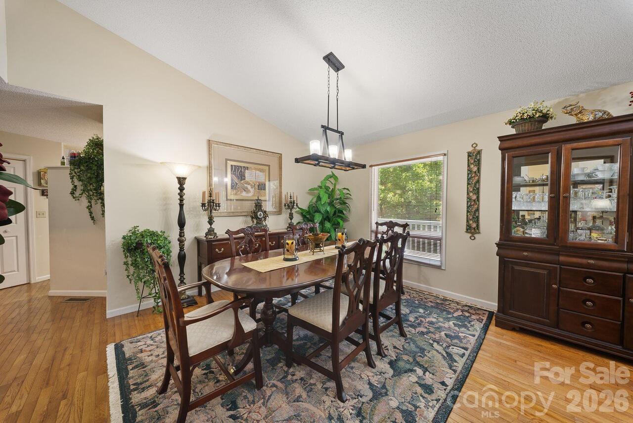 Listing Photo 14