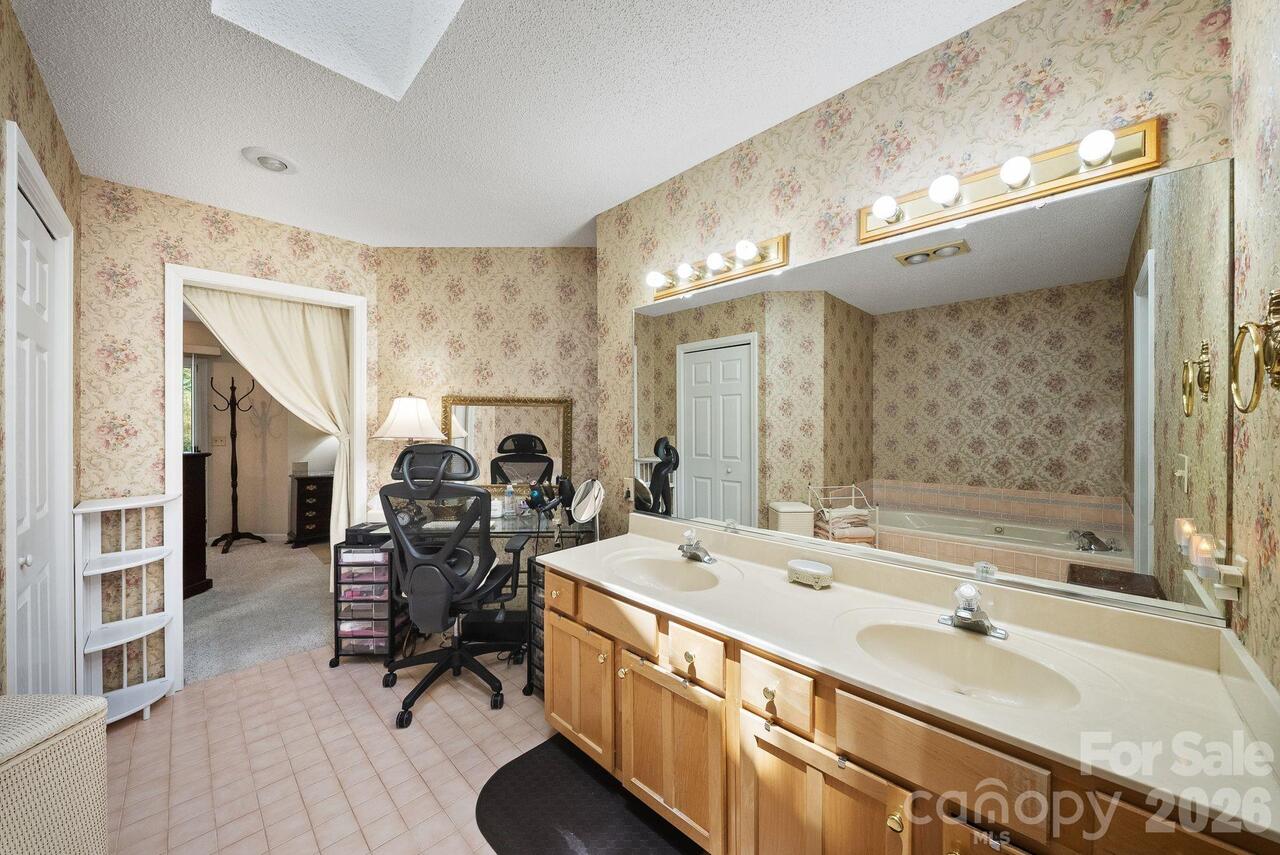 Listing Photo 24