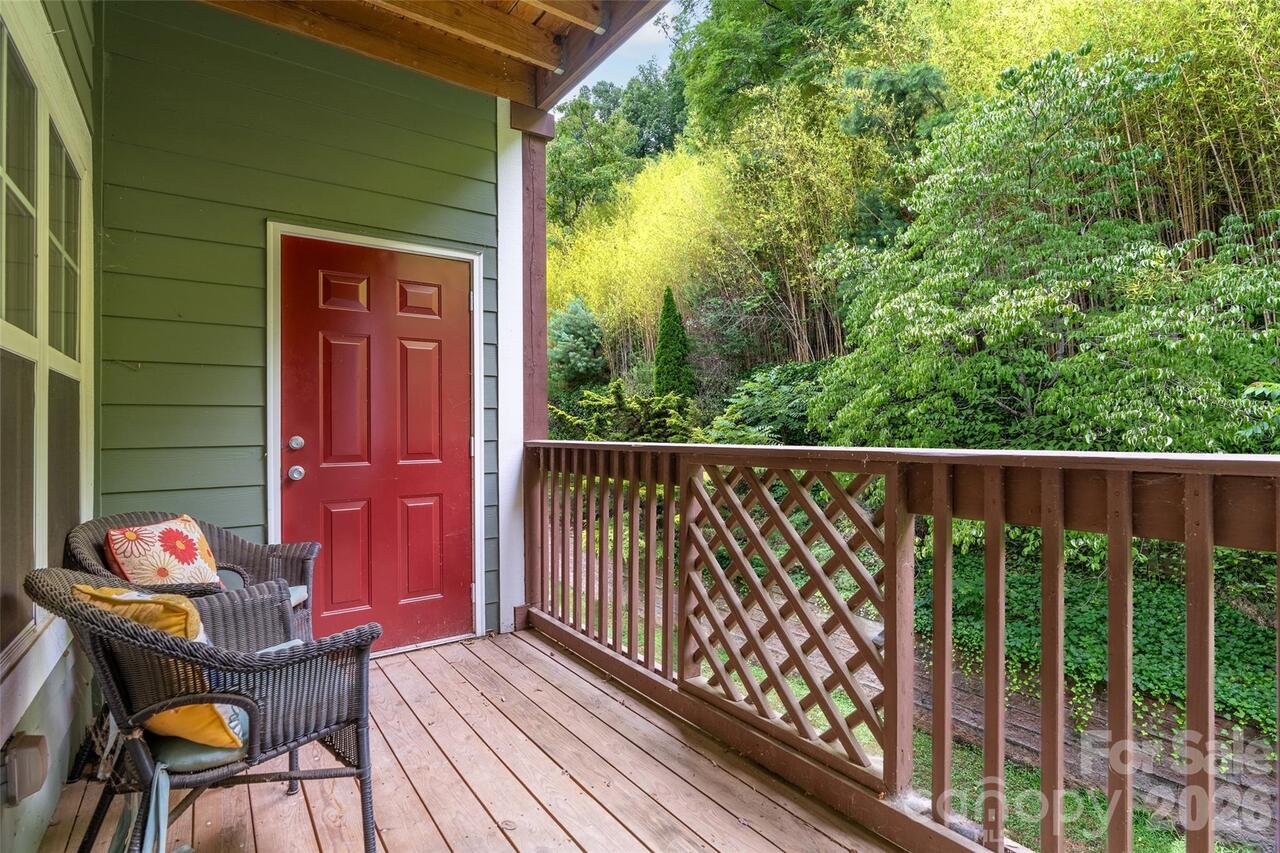 Listing Photo 12